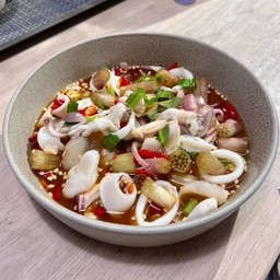 ยำหมึก Spicy Squid Salad