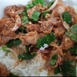 ข้าวยำหมูแซ่บ