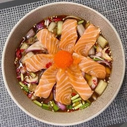 ยำแซลมอน Spicy Salmon Salad