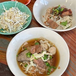 ก๋วยเตี๋ยวเนื้อ เจ๊อารีย์ บ้านแหลม