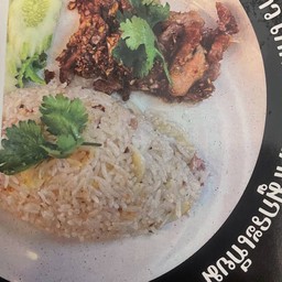 ข้าวกระเทียม