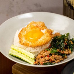 ข้าวกระเพราหมูสับ + ไข่ดาว