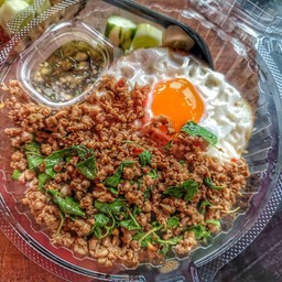 กะเพราเผ็ดมากหมูสับ + ไข่ดาว