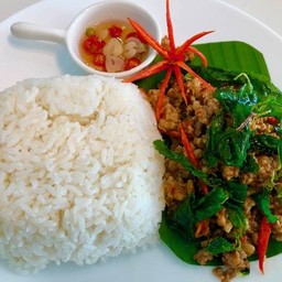 ข้าวกะเพราพริกแห้งหมูสับ