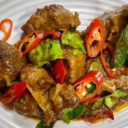 ผัดเผ็ดกระดูกหมูอ่อน