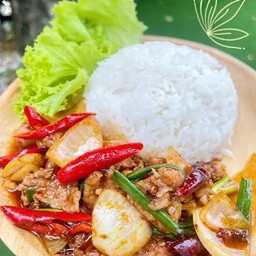 ข้าวหมูชิ้นผัดพริกเผา