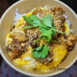 ข้าว หมูกรอบกระเทียม