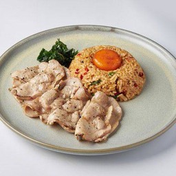 M1 ข้าวคลุกซอสกะเพรา หมูดำคุโรบุตะ