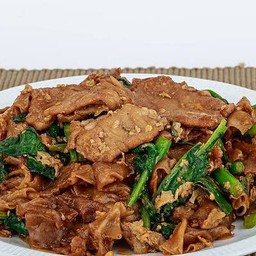 ผัดซีอิ้วเนื้อ