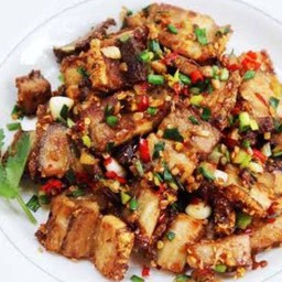 หมูกรอบคั่วพริกเกลือ