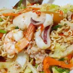 ยำมาม่า รวมมิตรทะเล