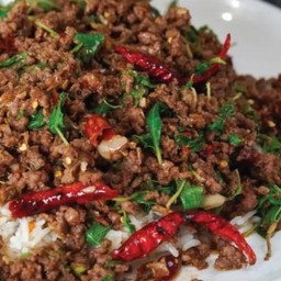 ข้าวผัดกะเพราเนื้อ牛肉罗勒炒饭