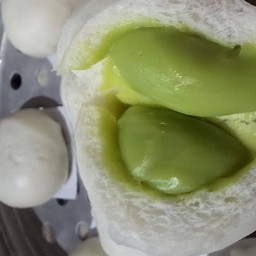 ซาลาเปาไส้สังขยาใบเตย