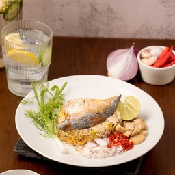 ข้าวผัดปลาทู + กากหมูเจียว
