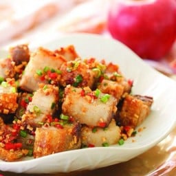 หมูกรอบ ผัดพริกเกลือ