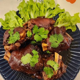 คากิขาหมู