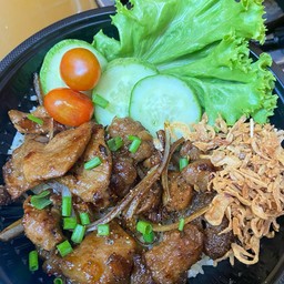 ข้าวผัดกระเทียมหน้าเนื้อ