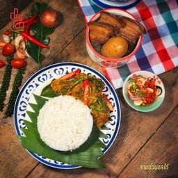 เซ็ตข้าวคั่วกระดูกเผ็ด+ไข่พะโล้