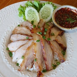 ข้าวคอหมูย่างน้ำจิ้มแจ่ว