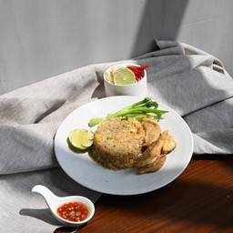 ข้าวผัดปลาสลิดทอด