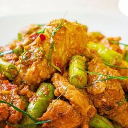 ผัดพริกแกง เป็นกับ (เลือกเนื้อสัตว์ด้านใน)