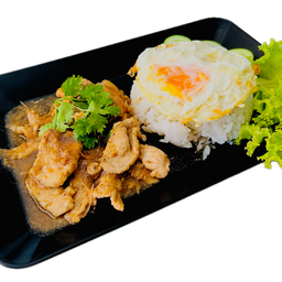 ข้าวผัดกระเทียมหมูชิ้น