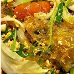 ผัดวุ้นเส้นผัดไข่  ใส่หมูชิ้น ( เป็นกับ )