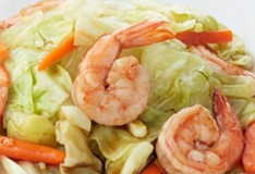 ผัดกะหล่ำ  กุ้ง  ราดข้าว