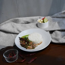 ข้าวยำเนื้อคลุกฝุ่น