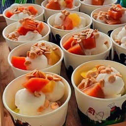 ไอติมกะทิสด (ใส่ถ้วย) ใส่เครื่องเคียงได้2อย่างเท่านั้น