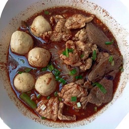 ก๋วยเตี๋ยวหมูสด น้ำตก พิเศษ