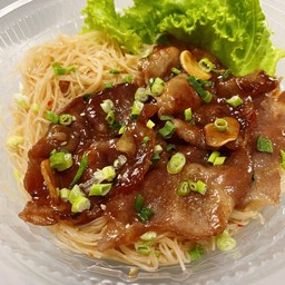 หมี่คลุกหมูสันคอสไลด์ย่างซอสยากินิกุ