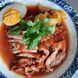 ข้าวขาหมูนายฉ่ำ บะหมี่เกี๊ยวหมูแดง 5 แยกน้ำกระจาย
