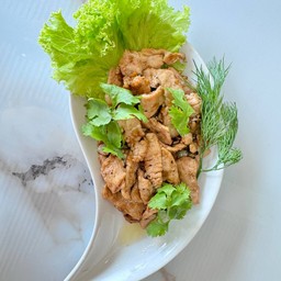 หมูกระเทียม