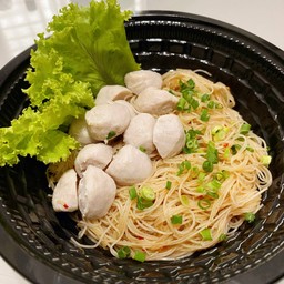 หมี่คลุกลูกชิ้น Rice Vermicelli With Pork Balls
