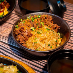 13104 ข้าวผัดกระเทียมเนื้อบด