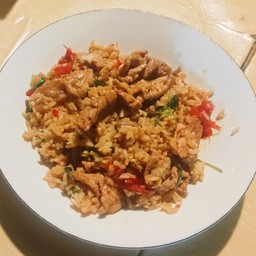 ข้าวคลุกผัดกะเพราหมูชิ้น