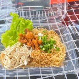 หมี่ไก่ฉีก ข้าวกระเพรา ปังปิ้ง นมหมี อาหารตามสั่ง