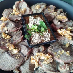 ลวกจิ้มเนื้อน่องลายตุ๋น