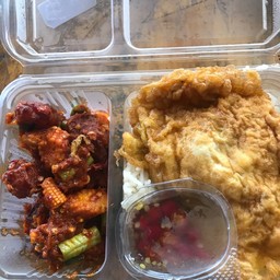 ข้วผัดพริกแกงหมู