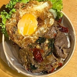 ข้าวกระเพราเนื้อออสใบพาย