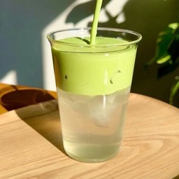 Coconut Matcha ( For Lineman ) *เสิร์ฟพร้อมน้ำแข็งก้อนใหญ่เท่านั้น ไม่มีแยกใส่ขวด ไม่มีแยกน้ำแข็ง