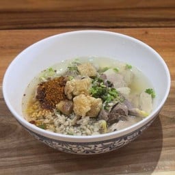 ก๋ง เส้นจันท์ -