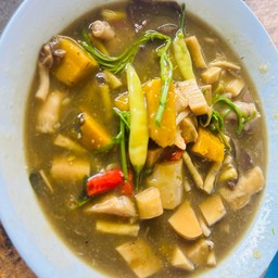 แกงหน่อไม้  สดๆ