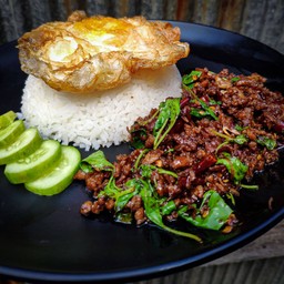 กะเพราเนื้อชิ้นติดมัน