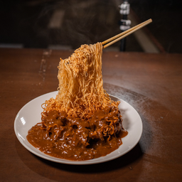 แกงกะหรี่หมี่กรอบลอยฟ้า