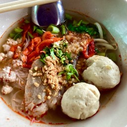 ร้านก๋วยเตี๋ยวตา-ยาย
