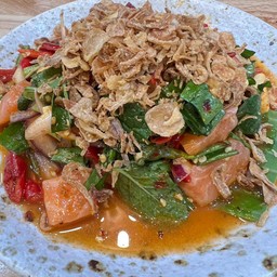 ยำแซลม่อนทรงเครื่อง