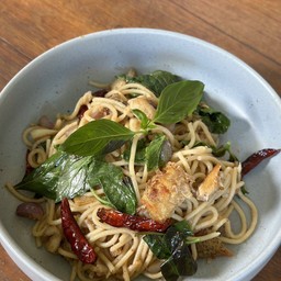 สปาเก็ตตี้ผัดพริกแห้งปลาสลิด