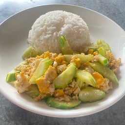 ครัวเจริญทรัพย์ (อาหารตามสั่ง)